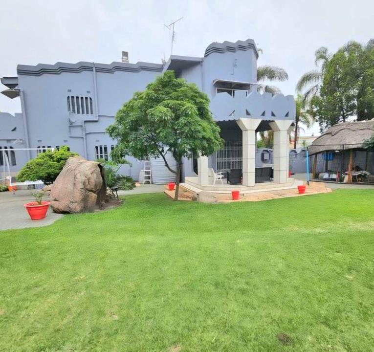 5 Bedroom Property for Sale in Zinniaville North West